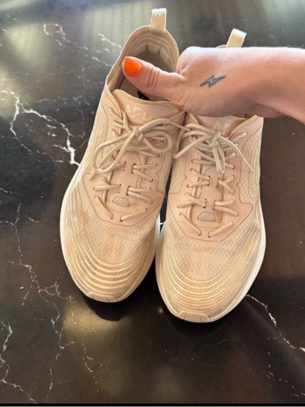 APL Streamline in peach and beige